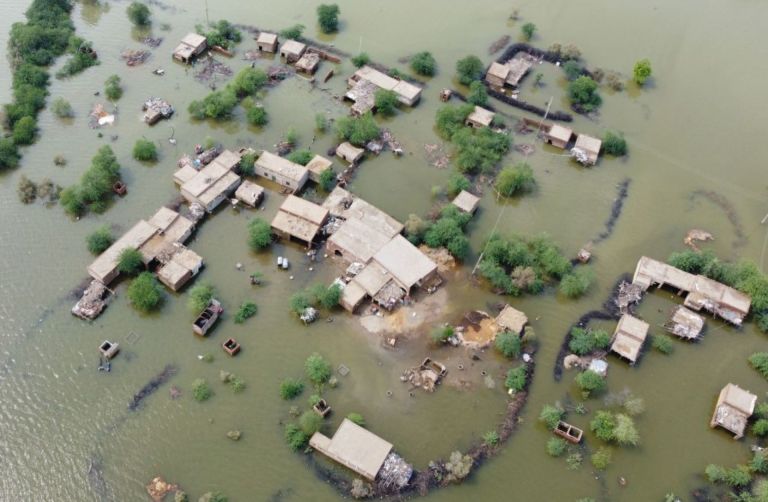 पाकिस्तानको सिन्धमा एकैदिन बाढी प्रभावित ९० हजार बढीको उपचार